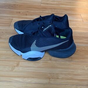 Nike women’s superrep size 7 black & white